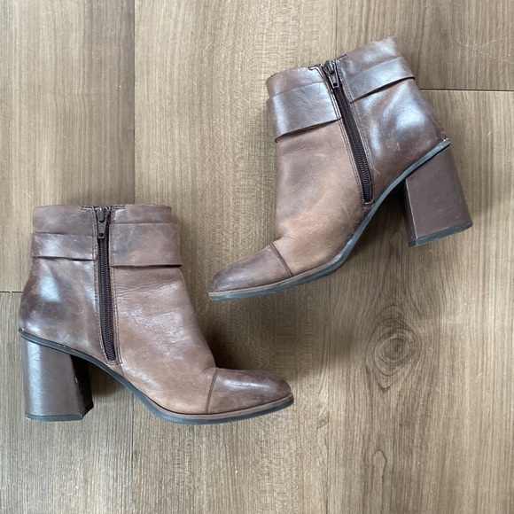 Korks Stacked Heel Leather Booties - Picture 4 of 7